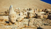 Antike Statuen auf dem Gipfel des Berges Nemrut, Adiyaman, Türkei
