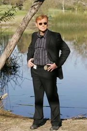 Stephen Rowe wird von den Geschworenen des Mordes an seiner Frau freigesprochen &plusmn; es gibt keine Leiche. Doch dann zieht ein Fischer die Tote aus einem See. Rowe darf f&uuml;r das gleiche Verbrechen zwar nicht ein zweites Mal angeklagt werden, doch Horatio Caine (David Caruso) und seinem Team gelingt es, mit neuen Beweisen auch einen neuen Fall zu schaffen...