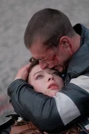 l-r: Luce (Jessica Alexander), Daniel (Gijs Blom)