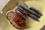 Diese Ausgabe von Küchen der Welt entführt uns in die Kulinarik Portugals, wo Sardinen mehr als nur ein Gericht aus der Konserve sind.