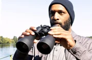 Journalist Luis Herder (Selam Tadese) ist beunruhigt: Er war mit dem Mordopfer zu einem Interview verabredet. Er sollte brisante Informationen erhalten.