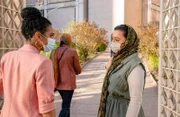 Freema Agyeman (Dr. Helen Sharpe), Nadia Affolter (Mina).