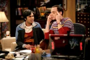 L-R: Raj (Kunal Nayyar) und Sheldon (Jim Parsons)