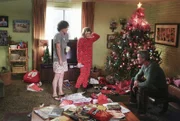 (v.l.n.r.) Axl (Charlie McDermott); Sue (Eden Sher); Mike (Neil Flynn)