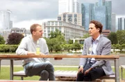 Am Main: „Rabiat“-Reporter Nico Schmolke spricht mit Maximilian Uleer, Analyst bei Deutschen Bank Research (rechts).