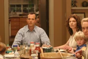 L-R: Bill Henrickson (Bill Paxton), Barb Henrickson (Jeanne Tripplehorn).