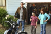 (v.l.n.r.) Mike (Neil Flynn); Brick (Atticus Shaffer); Frankie (Patricia Heaton)