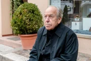 Hans Katrein (Rüdiger Vogler), der Theologe besucht das Kloster, wo er als Kind schlimme Dinge erlebt hat. Es scheint so, als könne er die Vergangenheit nicht loslassen.