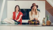Fanni Schneider (Penelope Sund), Theresa Riess (Tiziana Sund).