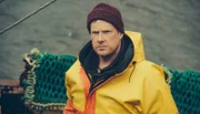 SENDER: ARD - SENDETITEL: Inspector Mathias - Mord in Wales: Blutsbande - UNTERTITEL:  Hinterland - Live By The Sword - CAPTION:  ARD Degeto INSPECTOR MATHIAS - MORD IN WALES: BLUTSBANDE, "Hinterland - Live By The Sword", am Sonntag um 21:50 Uhr im ERSTEN..Unter Verdacht Mark Watkins (Dyfrig Morris)..