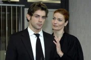 Natascha (Franziska Matthus, r.) will Jonas (Roy Peter Link, l.) davon überzeugen, in die Fußstapfen seines Vaters zu treten.