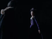 As Diana and Matthew return to London, Diana learns news that could change everything. The Queen holds Matthew to account