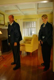 Lt. John Stillman (John Finn), Lilly Rush (Kathryn Morris)