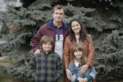 Reconstruction Actor playing Theresa (Alison Scaramella) and Actor playing Patrick (Evan Shaw) and their children, Actor playing Lisa (Aaralyn Anderson) and Actor playing Greg