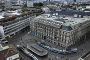 Mit jahrelangem Missmanagement, Skandalen und exorbitant hohen Boni ritt die Führung der Credit Suisse die Bank ins Verderben.