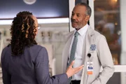 CHICAGO MED -- "Step on a Crack and Break Your Mother's Back" Episode 9007 -- Pictured: (l-r) S. Epatha Merkerson als Sharon Goodwin, John Earl Jenks als Dr. Dennis Washington