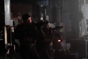 L-R: Jason Hayes (David Boreanaz) und Ray Perry (Neil Brown Jr.)