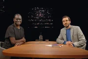 Aya Cissoko, Boxerin und Schriftstellerin, und Moderator Yves Bossart