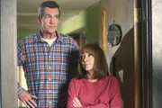 Mike (Neil Flynn, l.); Frankie (Patricia Heaton, r.)