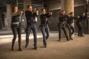 V.l.: Kim Burgess (Marina Squerciati), Jay Halstead (Jesse Lee Soffer), Erin Lindsay (Sophia Bush), Hank Voight (Jason Beghe), Antonio Dawson (Jon Seda) und Adam Ruzek (Patrick John Flueger). Die Verwendung des sendungsbezogenen Materials ist nur mit dem Hinweis und Verlinkung auf TVNOW gestattet.