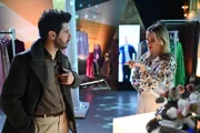 Matteo (Riccardo Angelini) stellt Isabelle (Ania Niedieck) ob ihrer Geheimnistuerei skeptisch zur Rede.