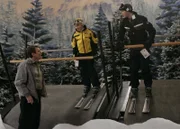 Um seinen Kindern (Justin Berfield, r. und Erik Per Sullivan, M.) ein perfekter Dad zu sein, erlaubt Hal (Bryan Cranston, l.) ihnen so gut wie alles ...