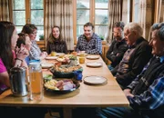 SRF bi de Lüt  Wunderland - Emmental BE Staffel 6, Episode 2 Nik Hartmann (3.v.r.) zu Besuch bei einer Täufer-Familie