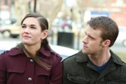 Hallie Casey und Matthew Casey kommen sich nach Hallies Rückkehr aus dem Ausland wieder näher.