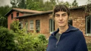 Hanne Beckmann (Samia Chancrin) lebt auf einem Biobauernhof.