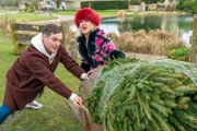 Als wäre die Lösung eines Mordfalls nicht stressig genug, sind Agatha (Ashley Jensen) und Roy (Mathew Horne) mitten in den Vorbereitungen für ihr eigenes kleines Weihnachtsfest.