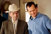 L-R:  Roman Grant (Harry Dean Stanton) and Bill Henrickson (Bill Paxton)