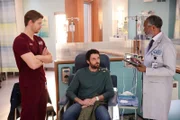 (l-r) Luke Mitchell als Dr. Mitch Ripley, Daniel Dorr als Robert "Sully" Sullivan, John Earl Jelks als Dr. Dennis Washington