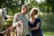 Caspar Jönsson (Heikko Deutschmann) freut sich , dass seine Tochter Emilia (Klara Deutschmann) nach abgeschlossenem Studium einige Zeit bei ihm in Morgon verbringt.