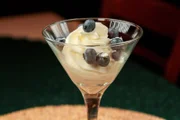 Die Isländer schwören auf Skyr, ein würziges Milchprodukt, das häufig mit Joghurt verwechselt wird. Ihrer Meinung nach verdanken sie dem Skyr ihre Gesundheit und Fitness.