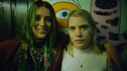 Elin (Clara Henry, l.) und Line (Ulrikke Falch)
