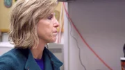Kelly Siegler hört dem Ermittler zu, der einen Verdächtigen im Fall Glenn Pennie befragt.