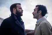 Alessandro Borghi als Massimo Ruggero (l.)