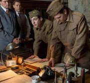 Alvin Levin (Anthony Boyle, li.)