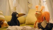 Ella (Anna Menzel) wundert sich: Hier stinkt es genauso wie in der Geschichte von Stinktier Kunki. Hat Rudi (Lennart Morgenstern) etwa gepupst?