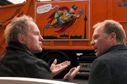 Werner (Uwe Ochsenknecht, li.) und sein Chef Dorn (Rainer Strecker) sind nicht immer einer Meinung.