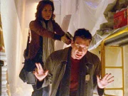 Woody (Jerry O'Connell) wird von der Mordverdächtigen, Pamela Bragman (Lola Glaudini), bei einer Verfolgungsjagd von hinten überrascht. Wird sie ihn erschießen?