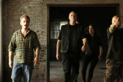 V.l.: Joe 'Smokey' Putnum (Michael Aronov), Roman LeMarc (John Bedford Lloyd), Liz (Megan Boone), Odin (Steve Grodewald)
