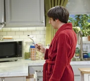 Findet heraus, dass er bald Vater wird: Howard (Simon Helberg) ...