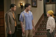 (v.l.n.r.) Alan Harper (Jon Cryer); Charlie Harper (Charlie Sheen); Jake Harper (Angus T. Jones)