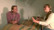 Carolin und Friedrich Aust bei der Weinprobe im heimischen Weinkeller ihres Weingutes in Radebeul.