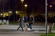 MDR Fernsehen TATORT, "Todesschütze", am Mittwoch um 22:05 Uhr. Die Jugendlichen Marcel, Tobias und Rogin treten voller Hass auf das Lehrerehepaar René und Anne Winkler ein.
