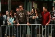 Sind gespannt, wie es Barney beim New York City Marathon ergeht: Ted (Josh Radnor, r.), Marshall (Jason Segel, 2.v.l.), Lily (Alyson Hannigan, l.) und Robin (Cobie Smulders, 2.v.r.) ...