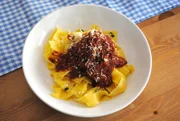 Eine Neapolitanische Roulade mit Tagliatelle soll die Gäste beim finalen Testessen im "Fellini" dazu animieren, auch in Zukunft des Öfteren hier zu essen ...