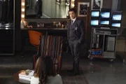 Benny (Freddy Rodriguez) ist alles andere als begeistert darüber, dass Bull hinter seinem Rücken den Fall seiner Schwester Isabella (Yara Martinez) angenommen hat, schließlich haben sie seit drei Jahren kein Wort miteinander gesprochen ...