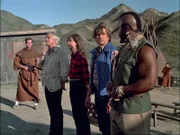 Hannibal (George Peppard, 2ter li.), Amy (Melinda Culea, mi.), Face (Dirk Benedict, 2ter re.) und B.A. (Mr. T, re.) werden von der Sekte festgehalten...
